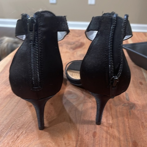 Black satin kitten heel - Picture 3 of 4